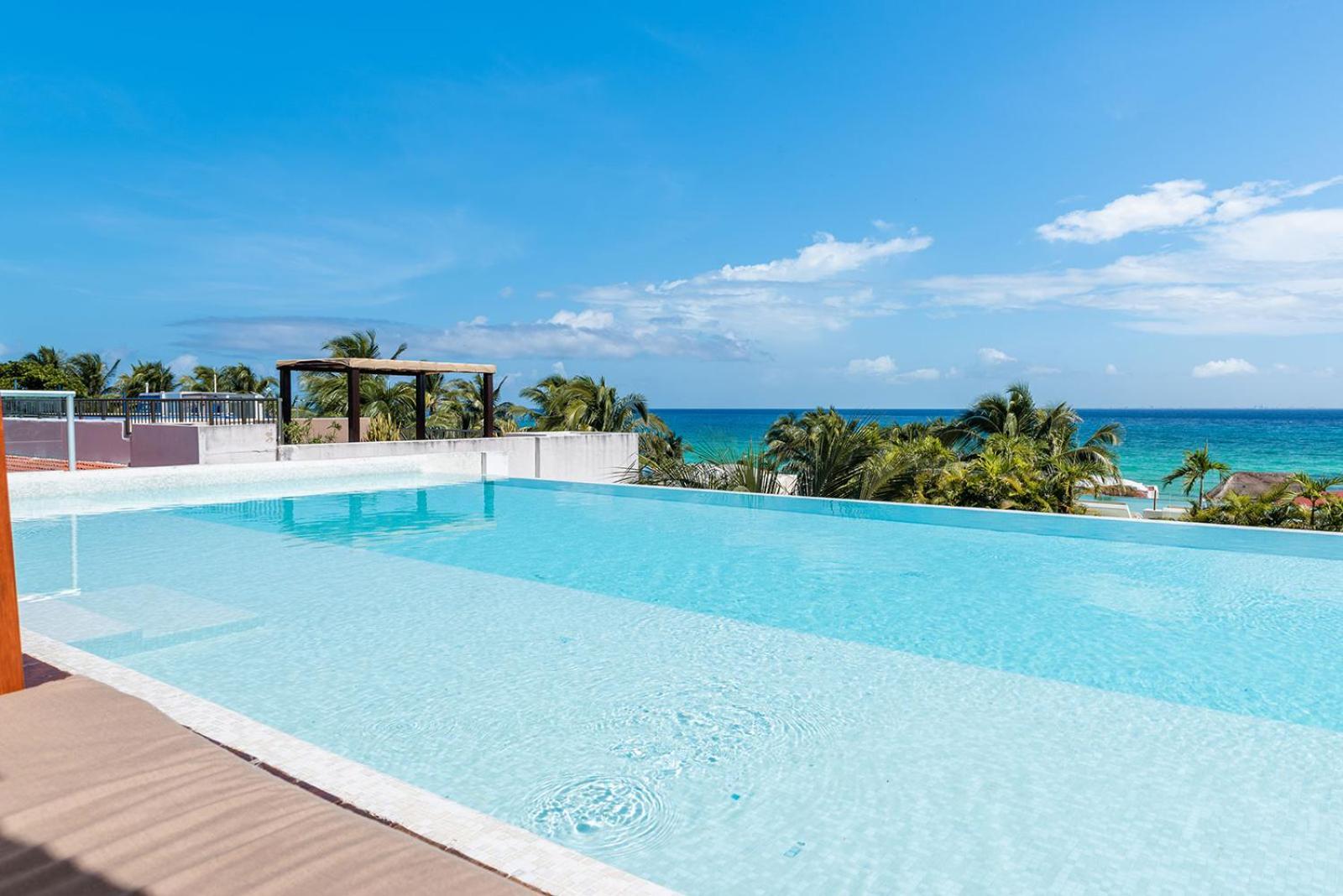 Villa Sixteen Bedrooms In Playa del Carmen