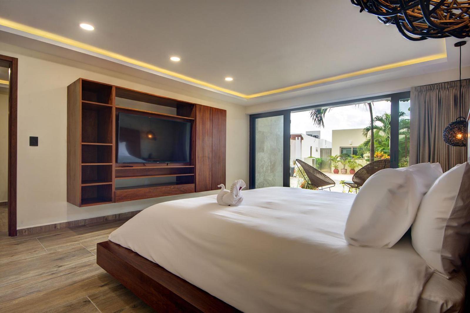 Sixteen Bedrooms In Villa Playa del Carmen