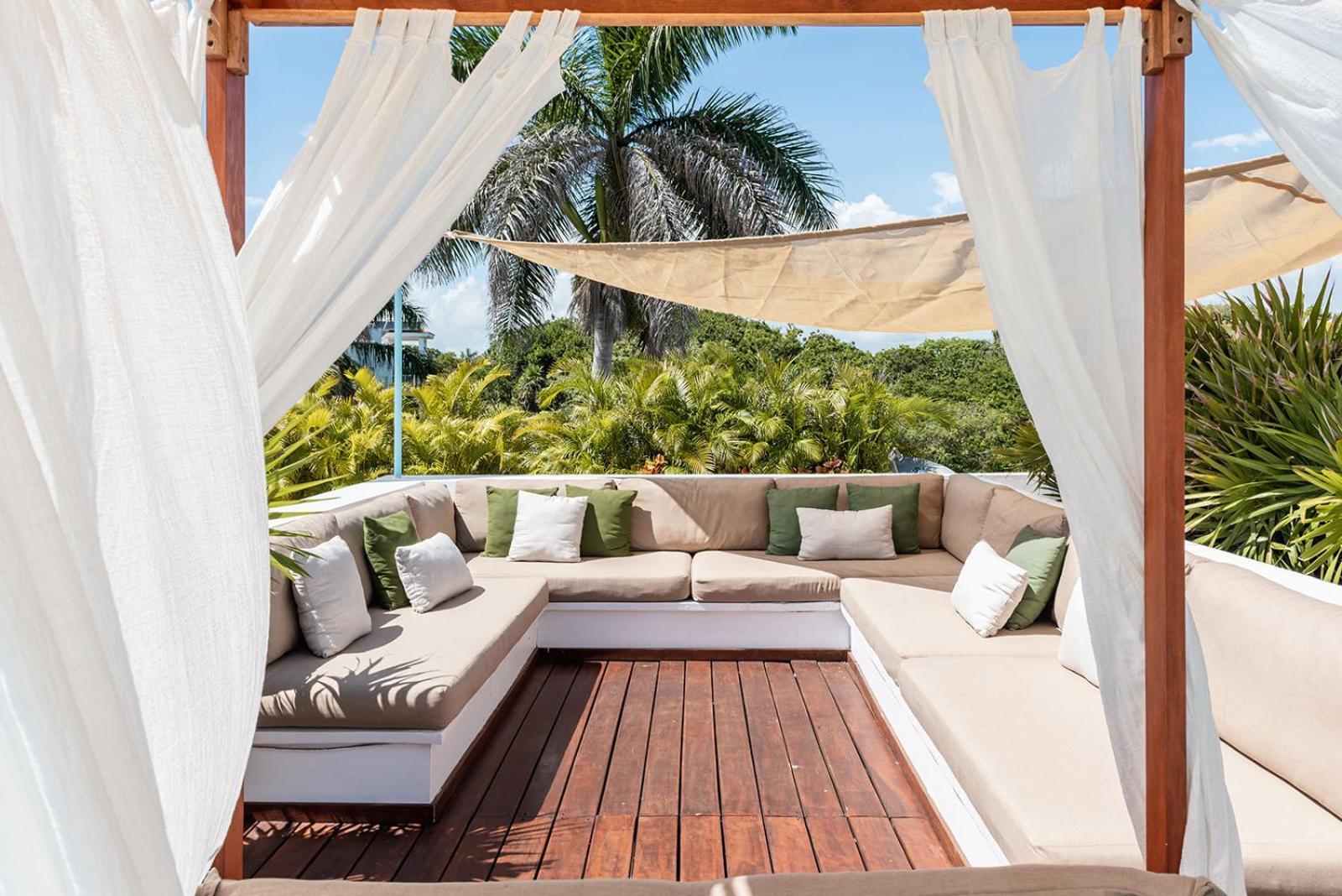 Villa Sixteen Bedrooms In