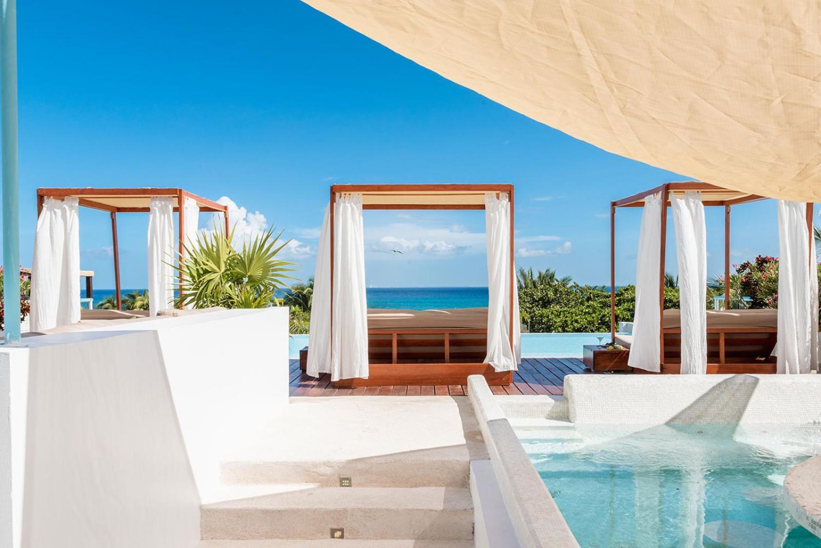 Villa Sixteen Bedrooms In Playa del Carmen